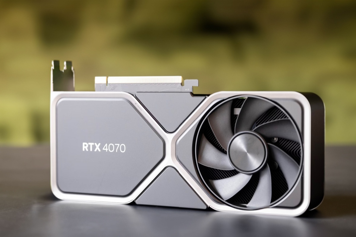 エヌビディア「RTX 5090用巨大クーラー」とされる画像拡散 ただし信憑