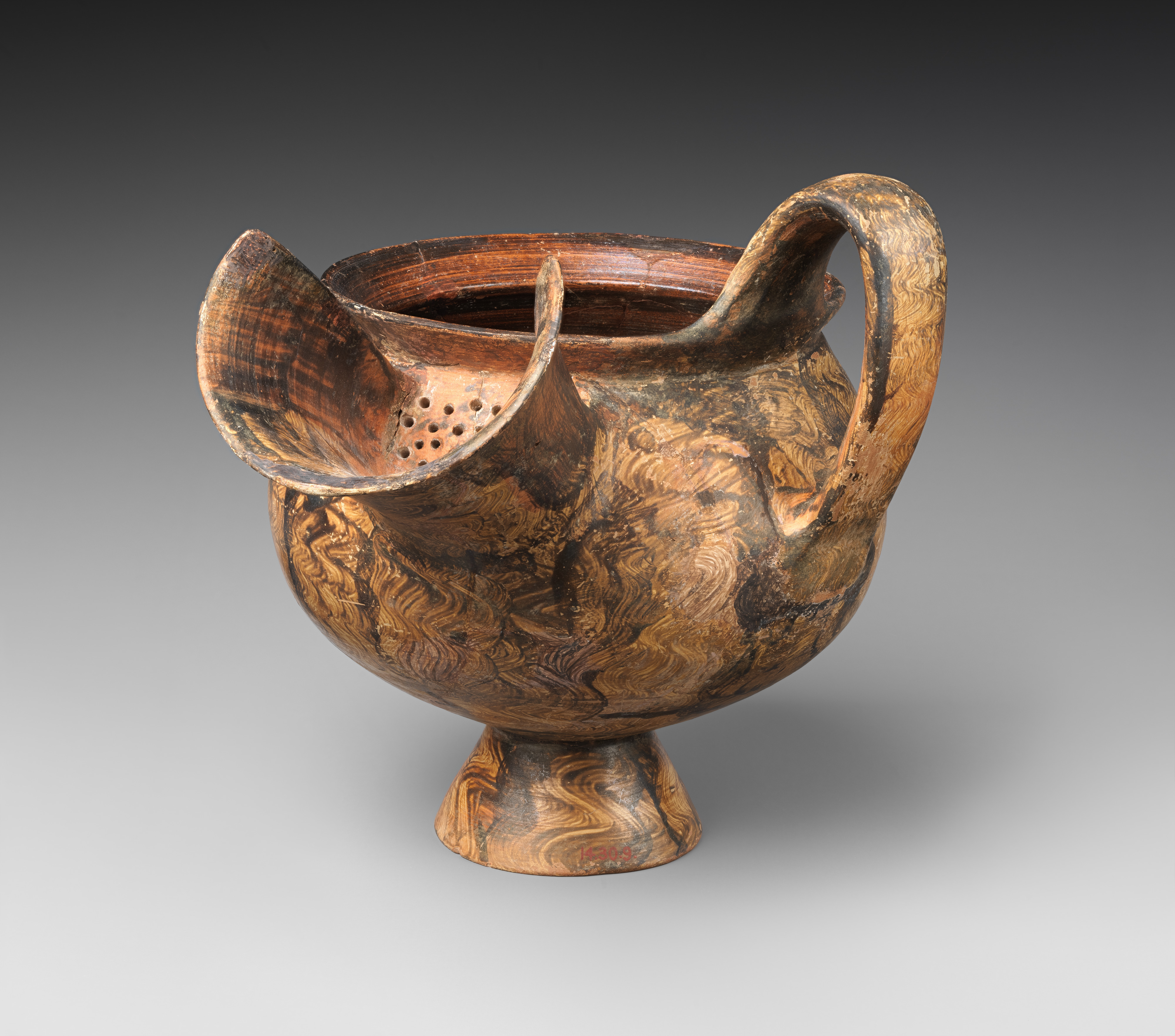 Terracotta jug with an oversize spout - Lydian - Archaic - The