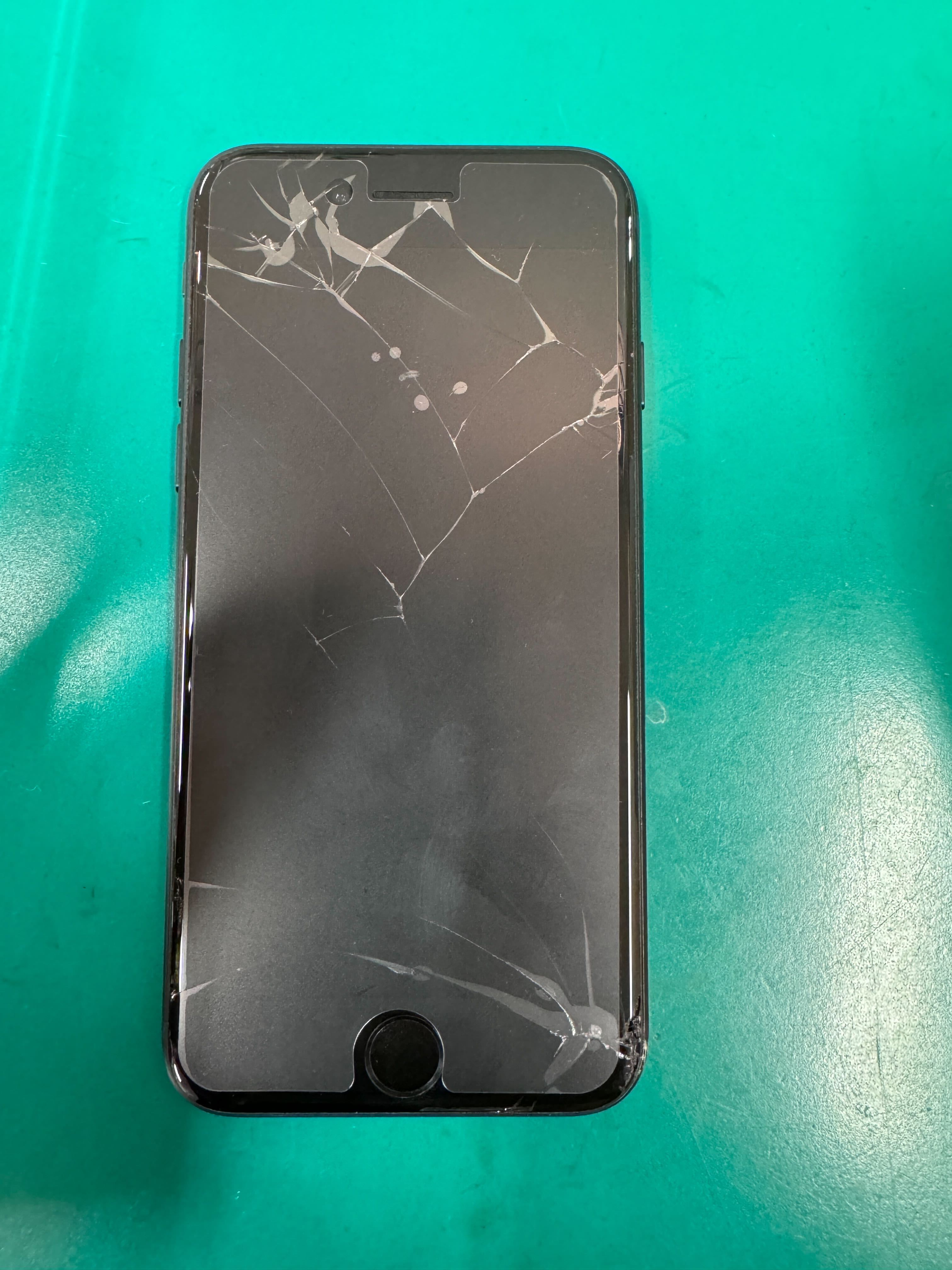 iPhone SE（第2世代）の画面割れ修理｜春日井市で即日40分対応【イオン