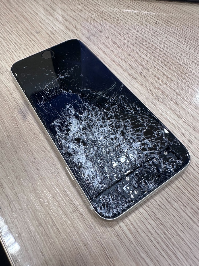 iPhone se 2 画面 割れ 一宮