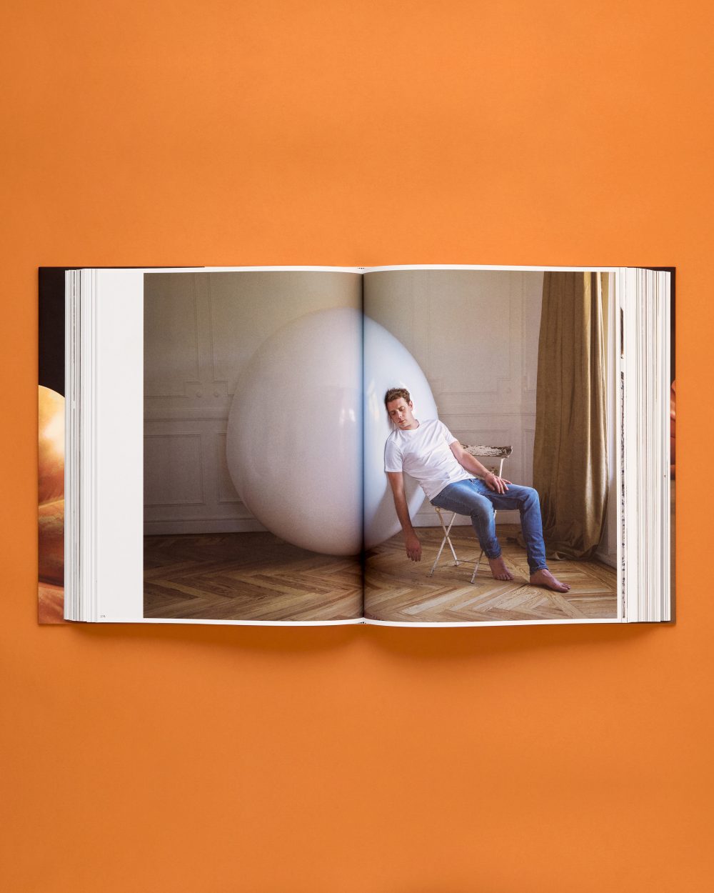 ロエベとジョナサン・アンダーソンの10年を収録したアートブック発売