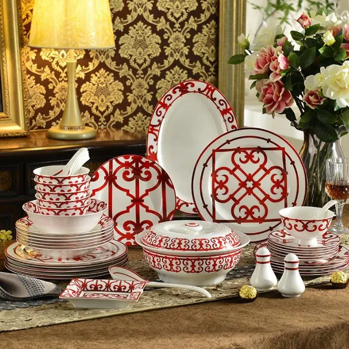中国レッドボーンチャイナ食器セット 58 個セラミック食器セット磁器皿