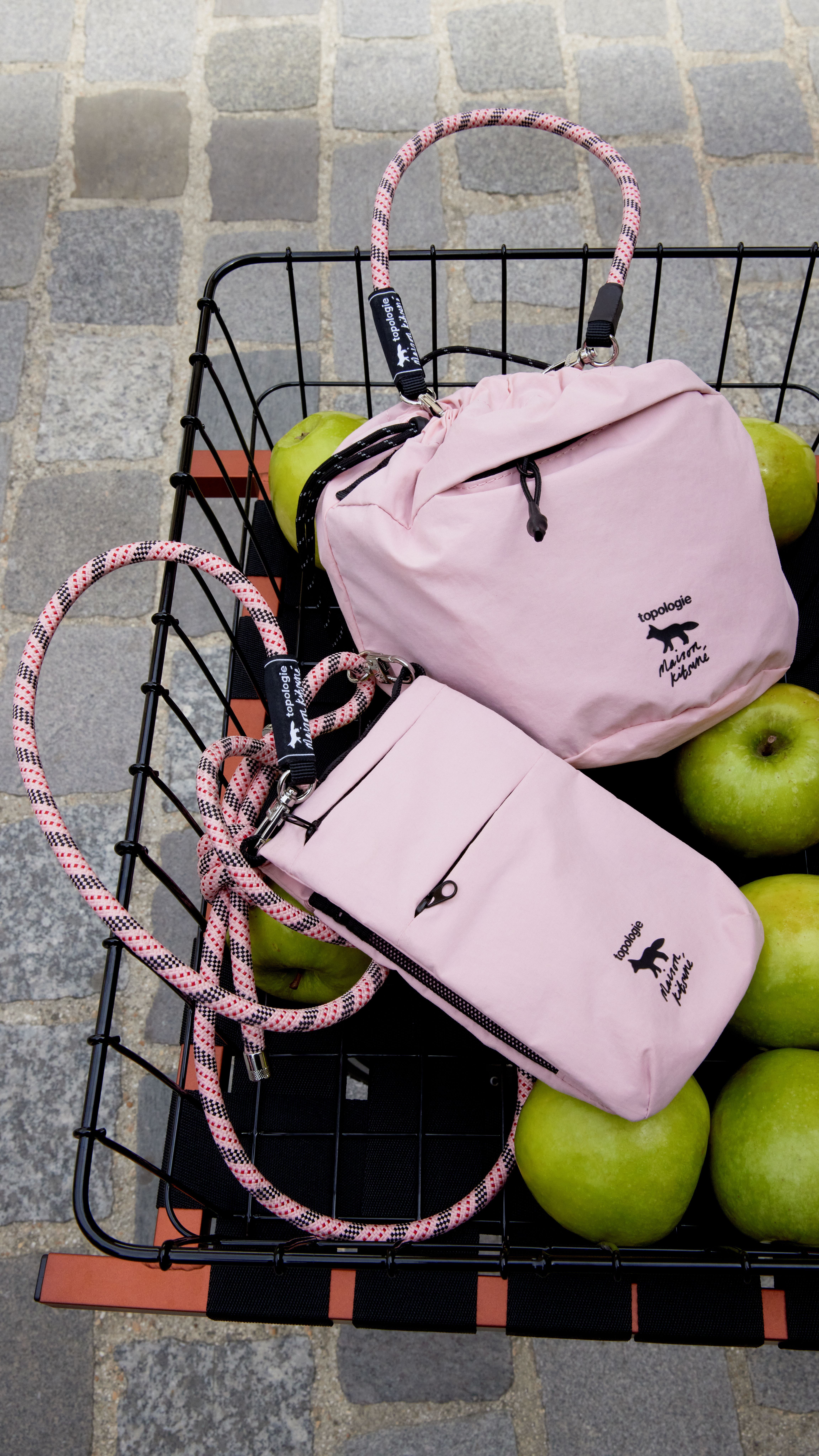 メゾン キツネ』×『トポロジー』がコラボ！ スマホショルダーやミニ