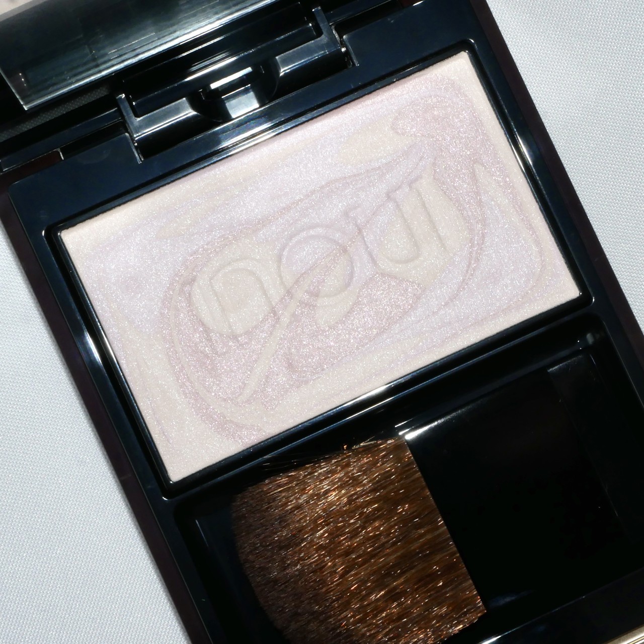 インウイ新作】8/21限定のプレストパウダーが発売！人気のプライマーと