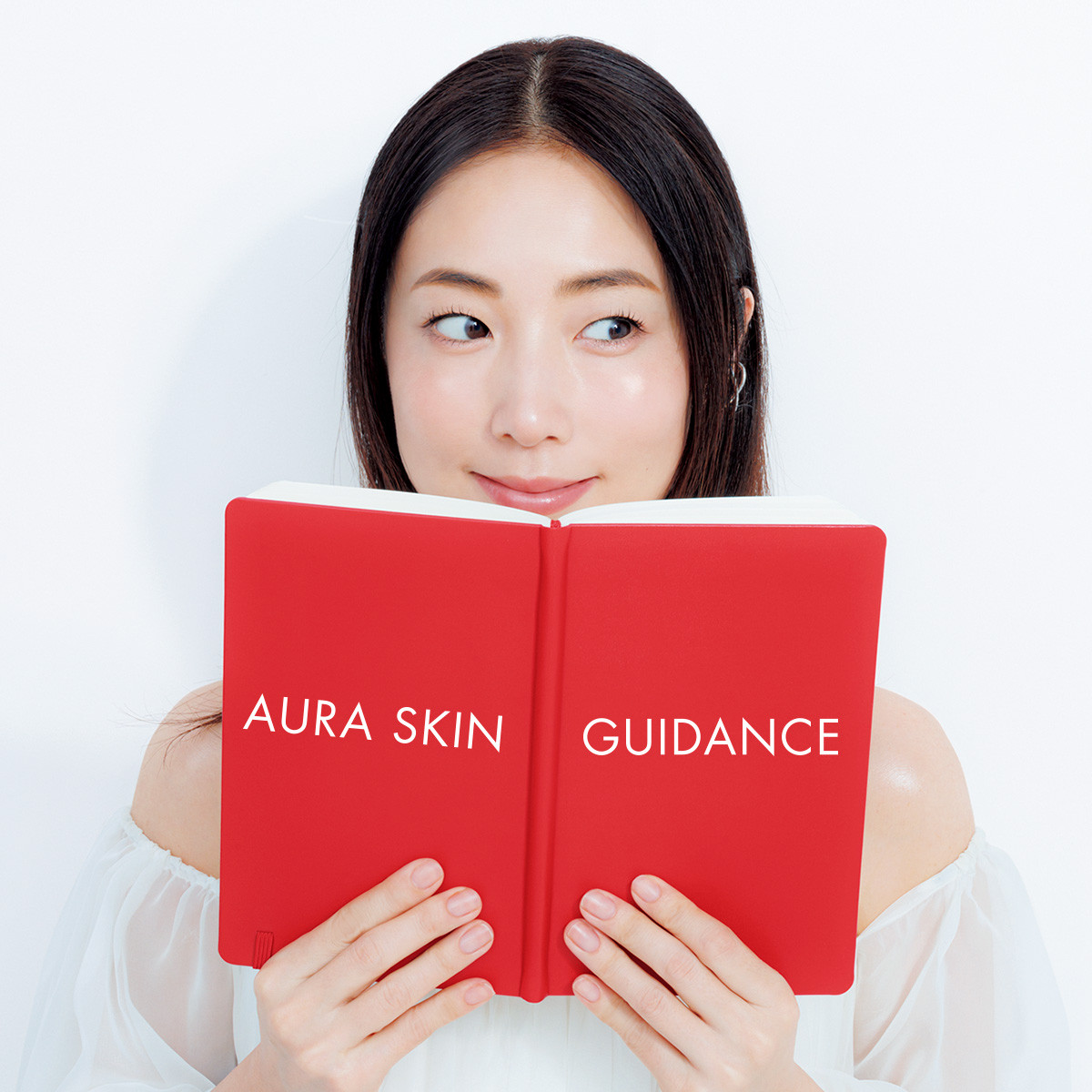 MEGUMIさんと紐解く、息を呑むほどの透明美“オーラ肌”の正体 | 集英社