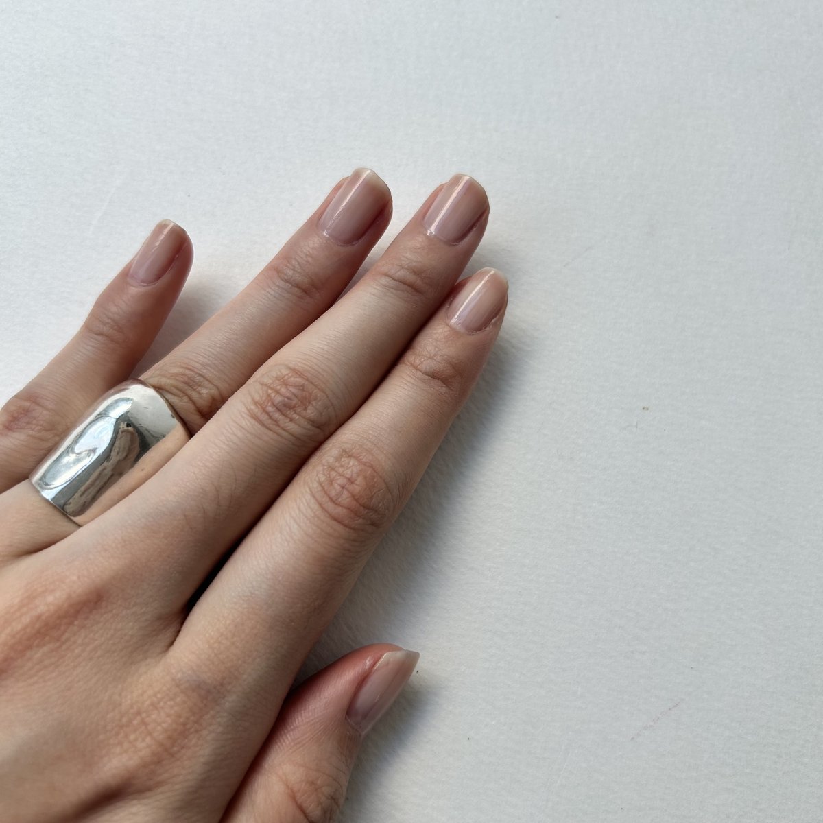 うすい練乳ピンク色にきゅん♡【シャネル】のネイル - スモールグッド