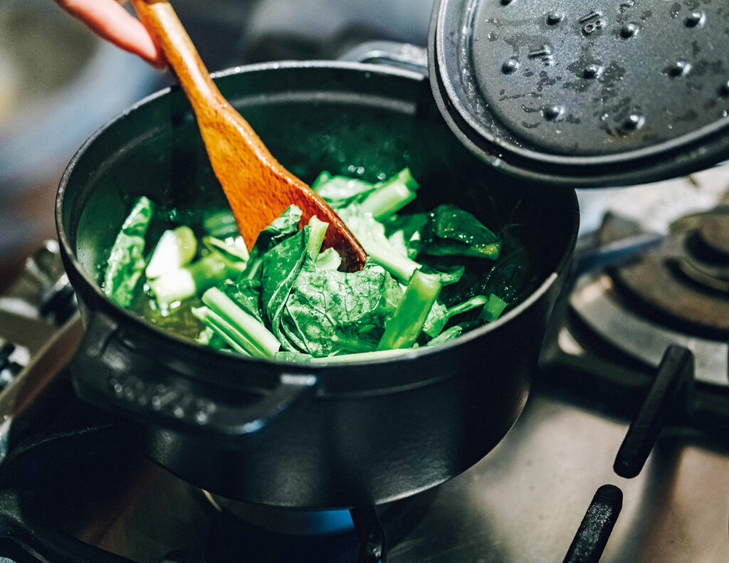 06.毎日使える鋳物鍋。料理家・冷水希三子が検証。理論で選ぶ、揃える