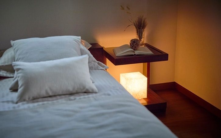 チーク・ローベッド特集 -チーク角材を積み上げた開放的なローベッド