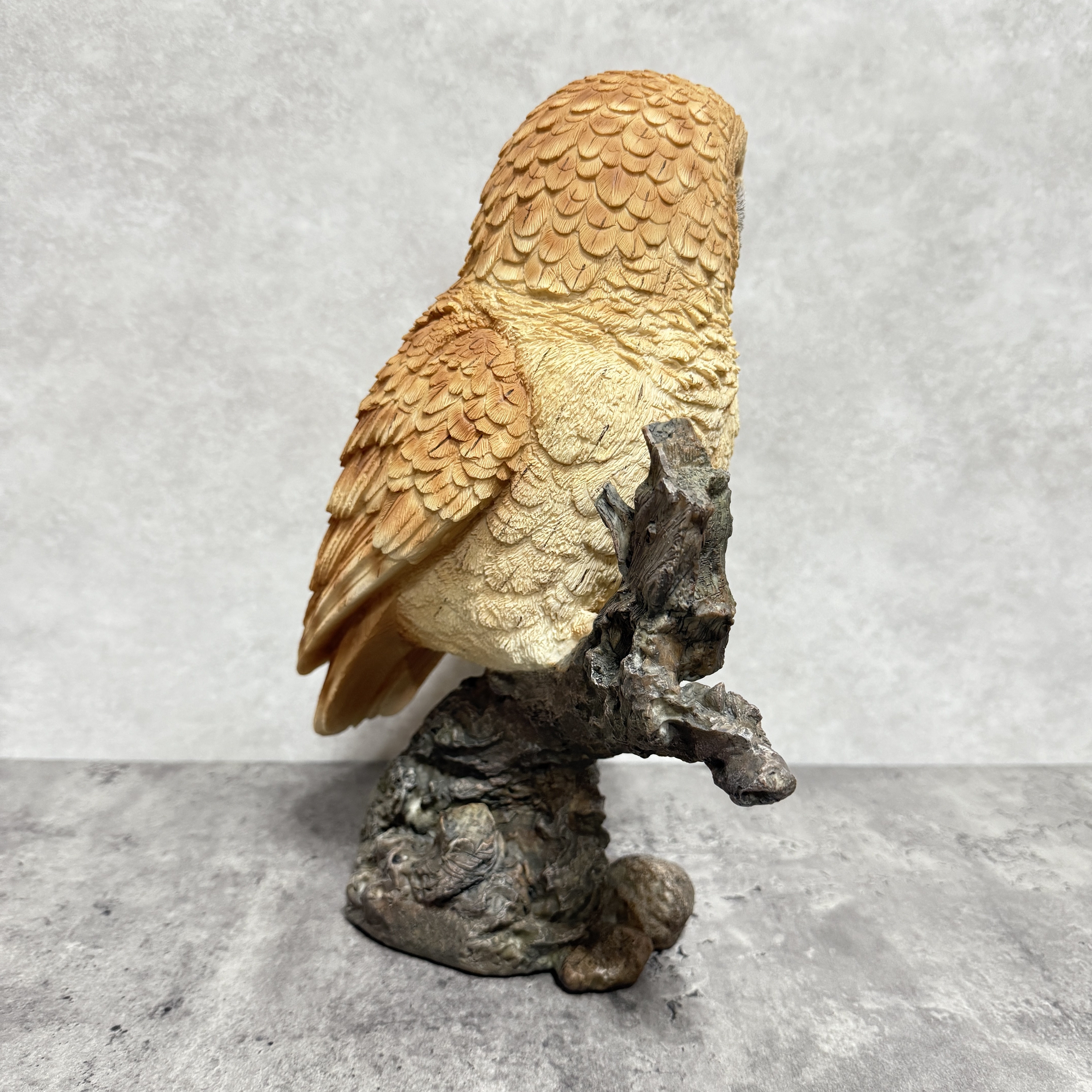 置物 動物 鳥 切り株にとまるフクロウ 高さ32cm woobia ウービア