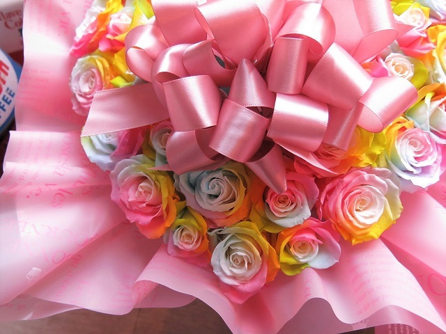 誕生日プレゼント 彼女 ハート 花束風 レインボーローズ 枯れない