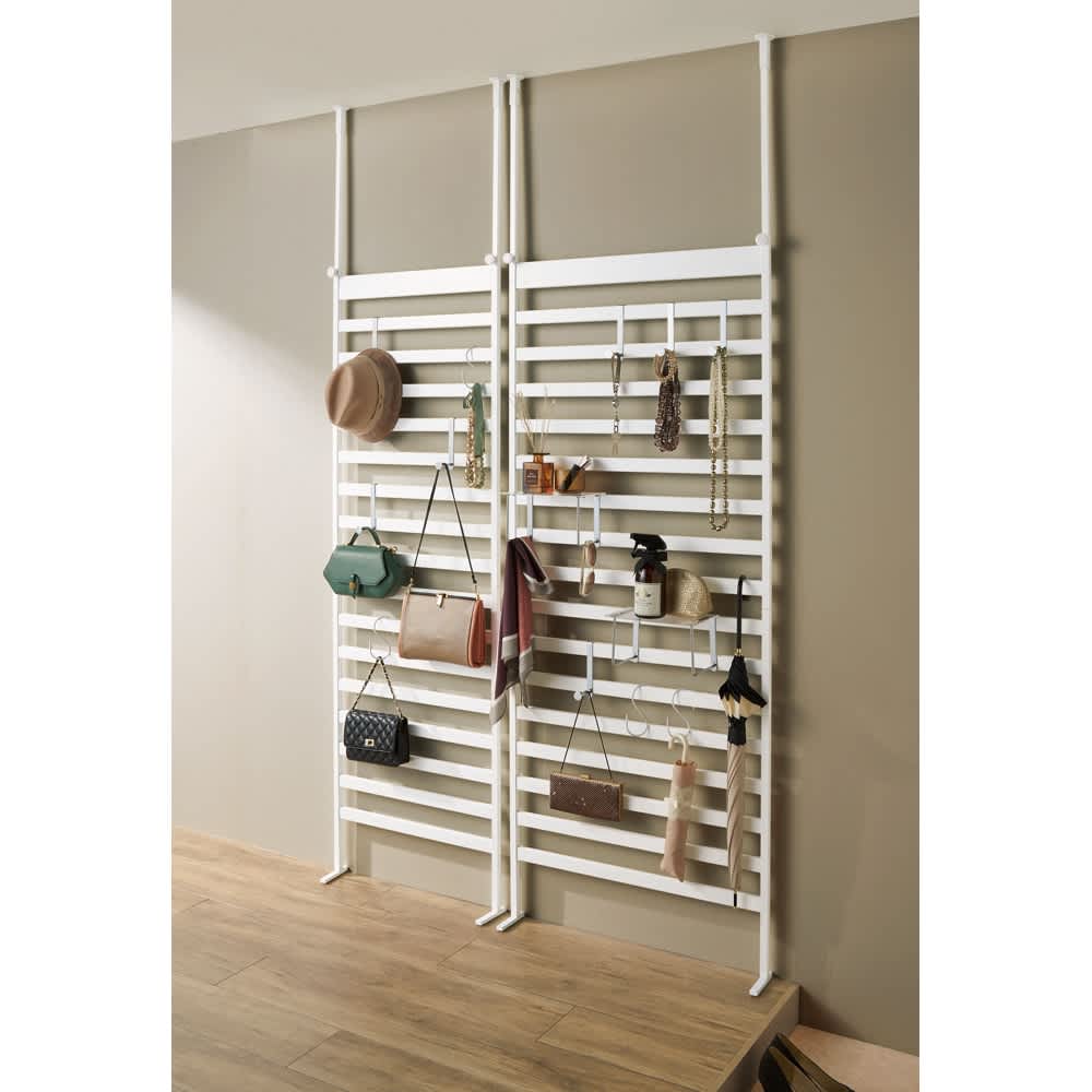 玄関をおしゃれに飾れる 天井突っ張り壁面ディスプレイハンガー 幅62cm