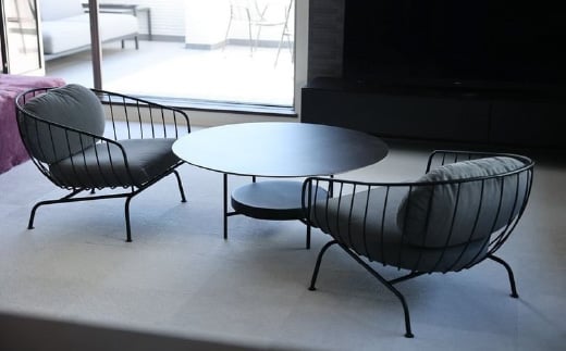 Hoopラウンジチェア 包み込まれるような座り心地のアイアンラウンジ