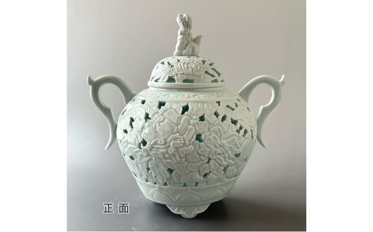 有田焼 青白磁透かし彫り太牡丹 香炉【起山窯】食器 器 うつわ 伝統