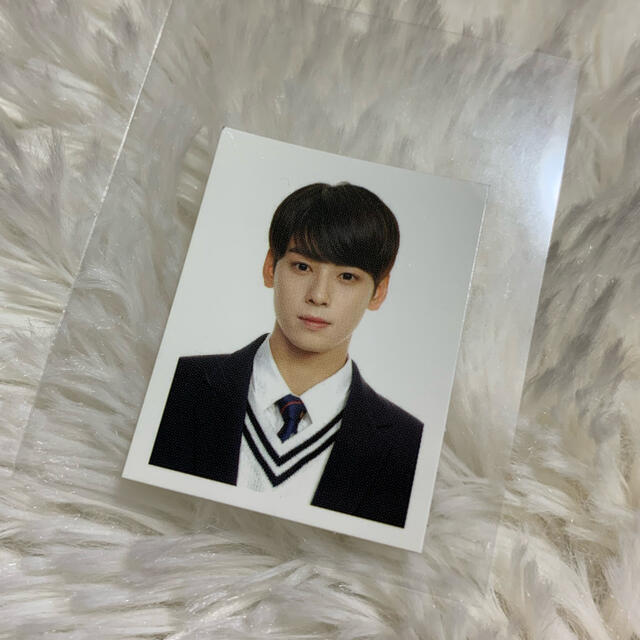 ASTRO トレカ 証明写真 ウヌの通販 by 断捨離🌸｜ラクマ