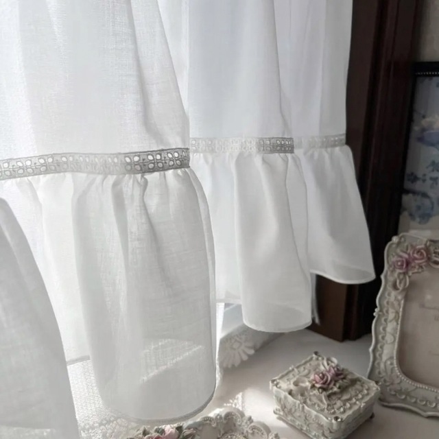 オフホワイト フリル カフェカーテンの通販 by EMI's Garden｜ラクマ