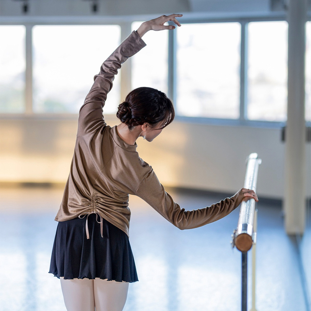 CHACOTT - Chacott ドローストリングハイネックTシャツ ナッツブラウン