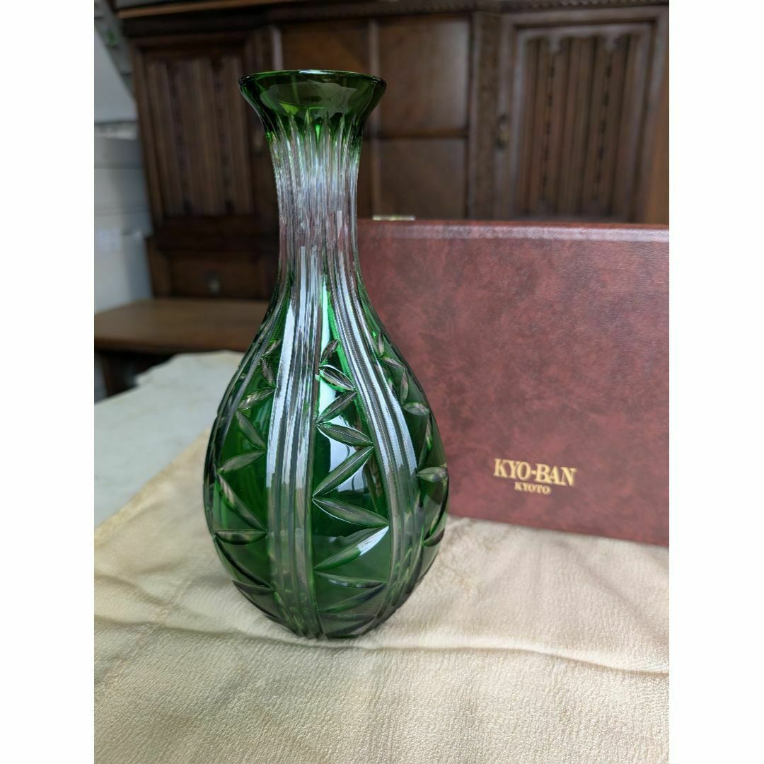 切子花瓶 緑色被せガラス（カットガラス） 被せガラス 緑 大花瓶