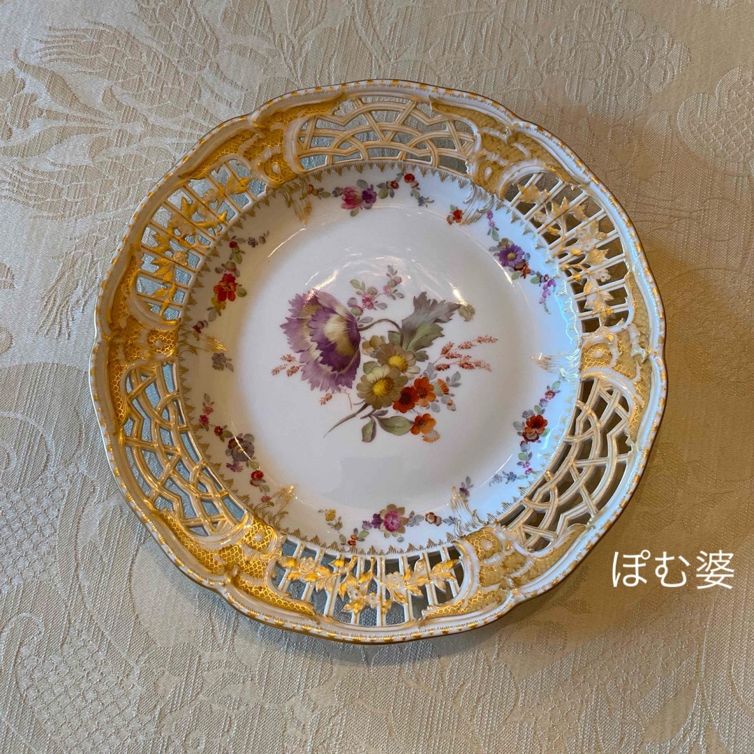MEISSEN - 【KPMベルリン】金彩 手描き 透かし 皿「花絵／メインが紫の