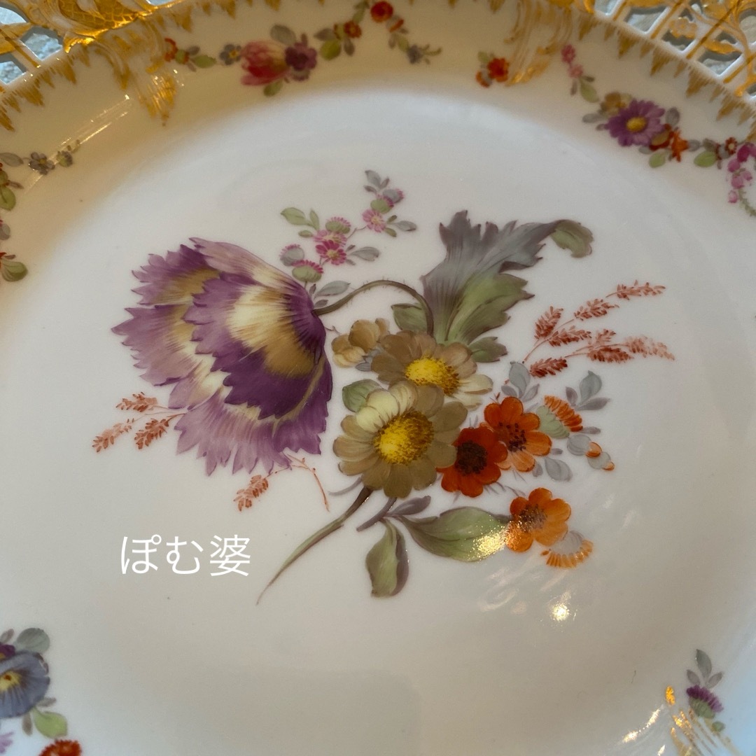 MEISSEN - 【KPMベルリン】金彩 手描き 透かし 皿「花絵／メインが紫の