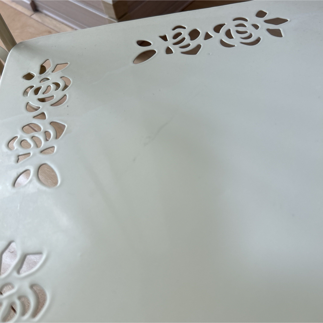 イマン アイアン ローズ 4段シェルフ ラック クリーム色 飾り棚