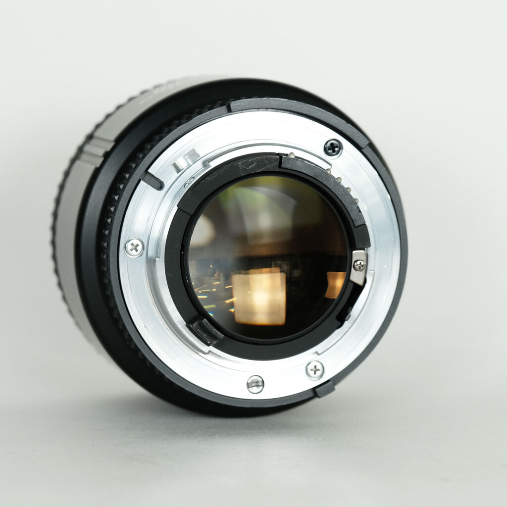 Nikon Ai AF Nikkor 85mm f/1.8Dの出品 | ONE SCENE（ワンシーン）