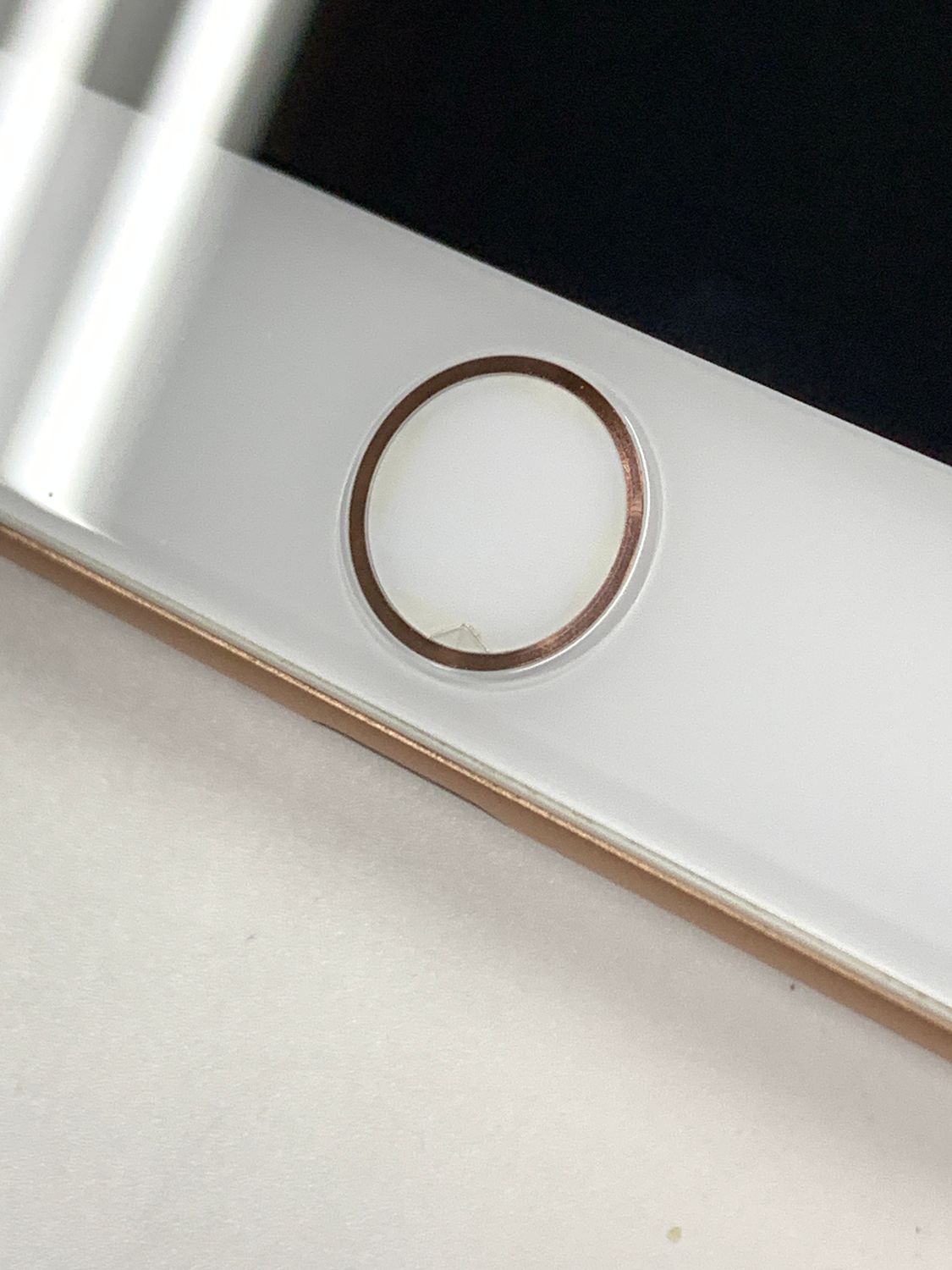 ムスビー｜電池81% SIMフリー iPhone8 64GB Gold【iPhone8 SIMフリー