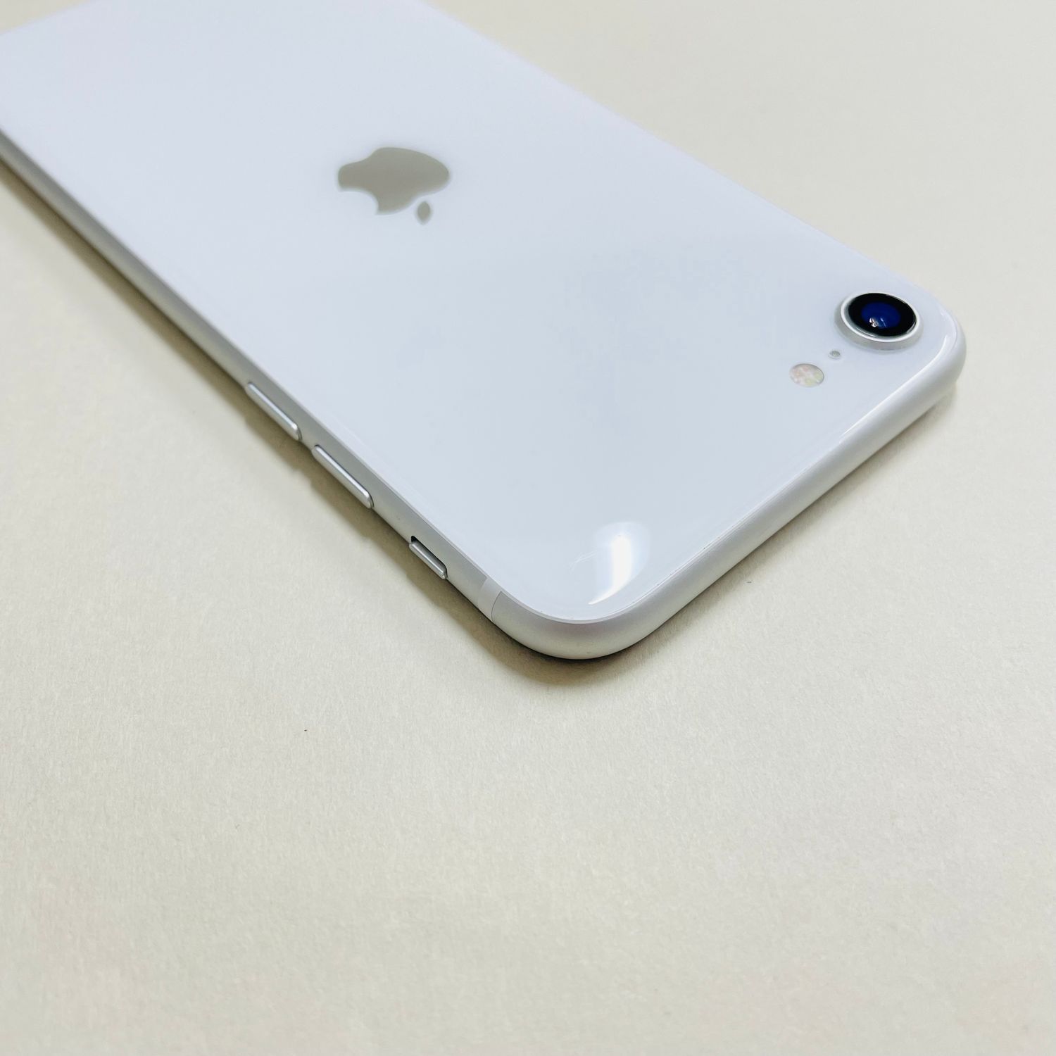 ムスビー｜[AT Shop Otsuka]美品 iphone SE2 64GB SIMフリ－6960