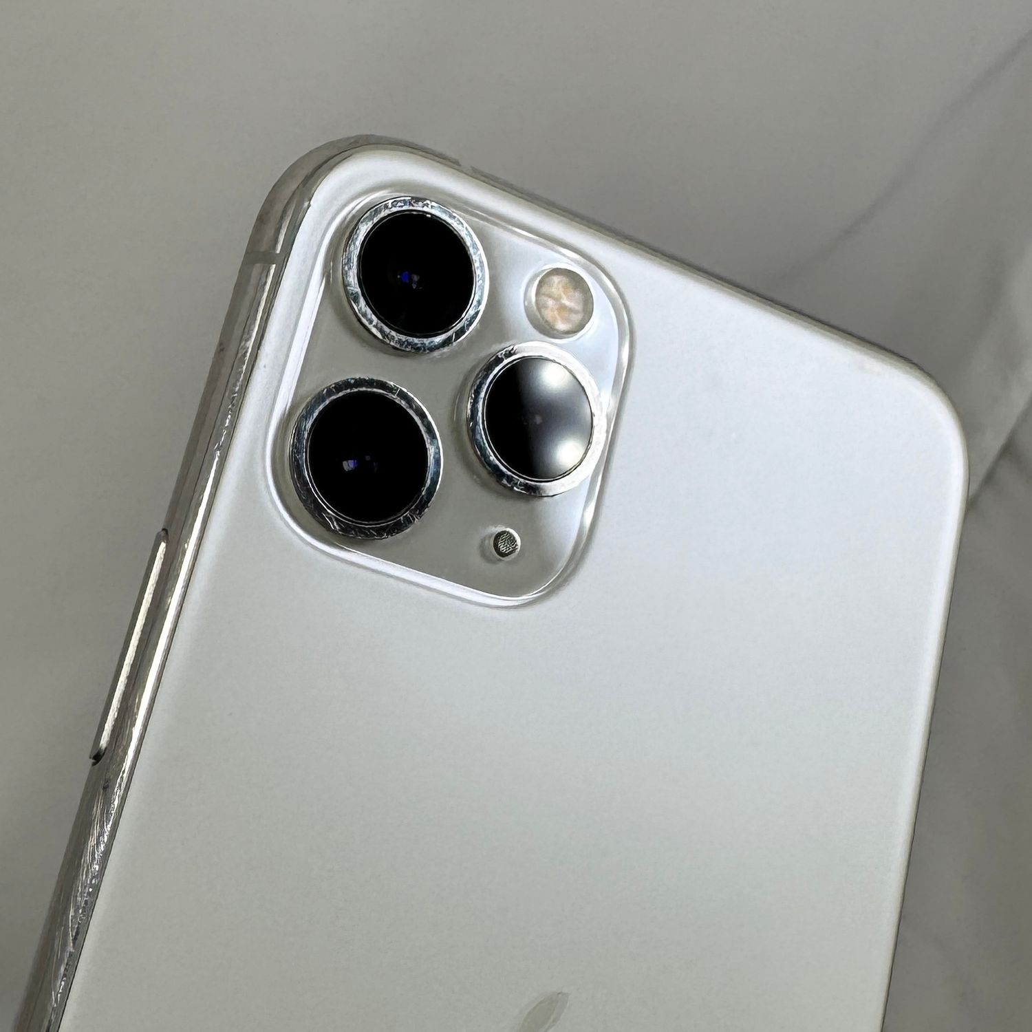 ムスビー｜iPhone 11 Pro 64GB シルバー SIMロック解除済み【iPhone11