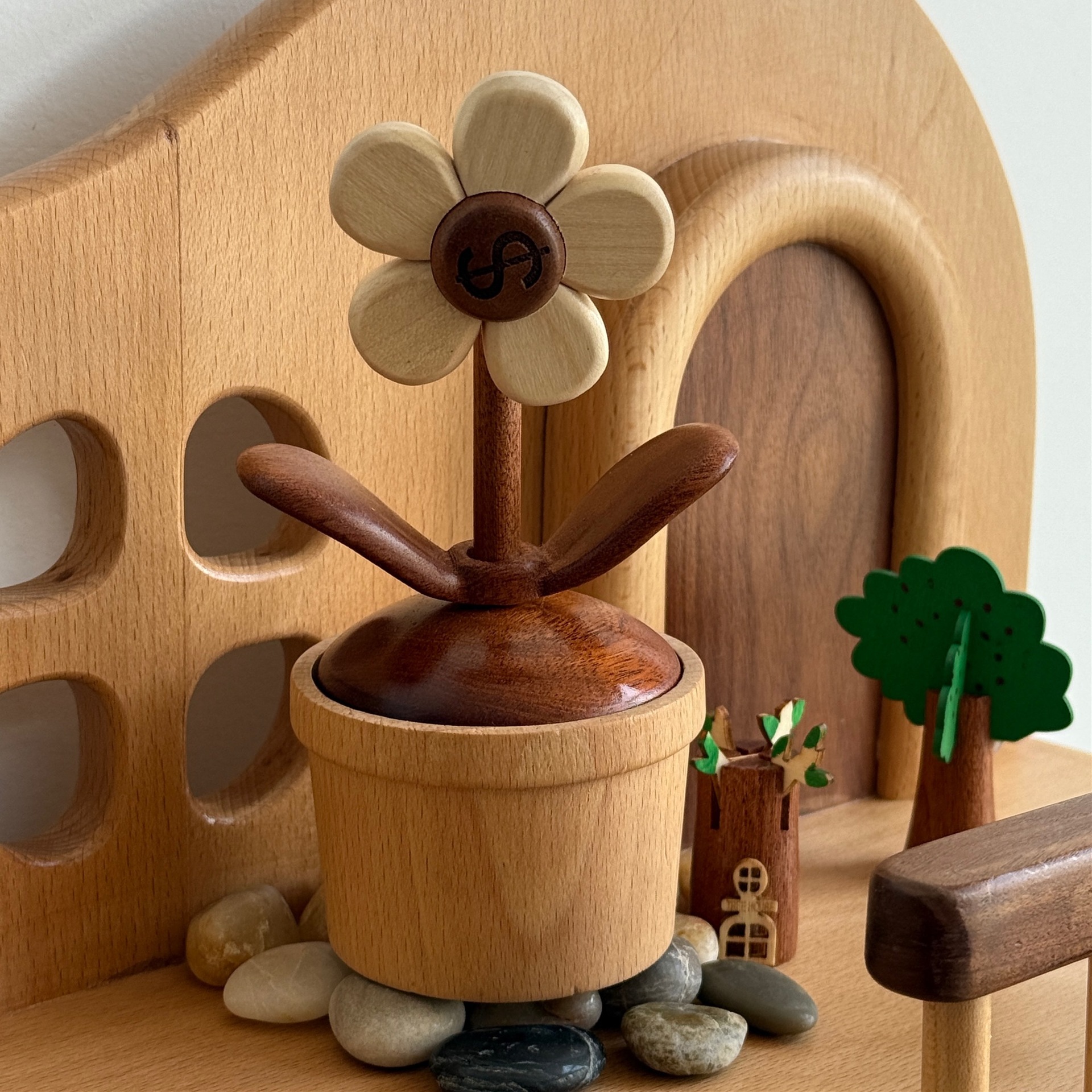 オルゴール 天然木製 花の形 音楽ボックス おもちゃ 可愛い 回転 卓上