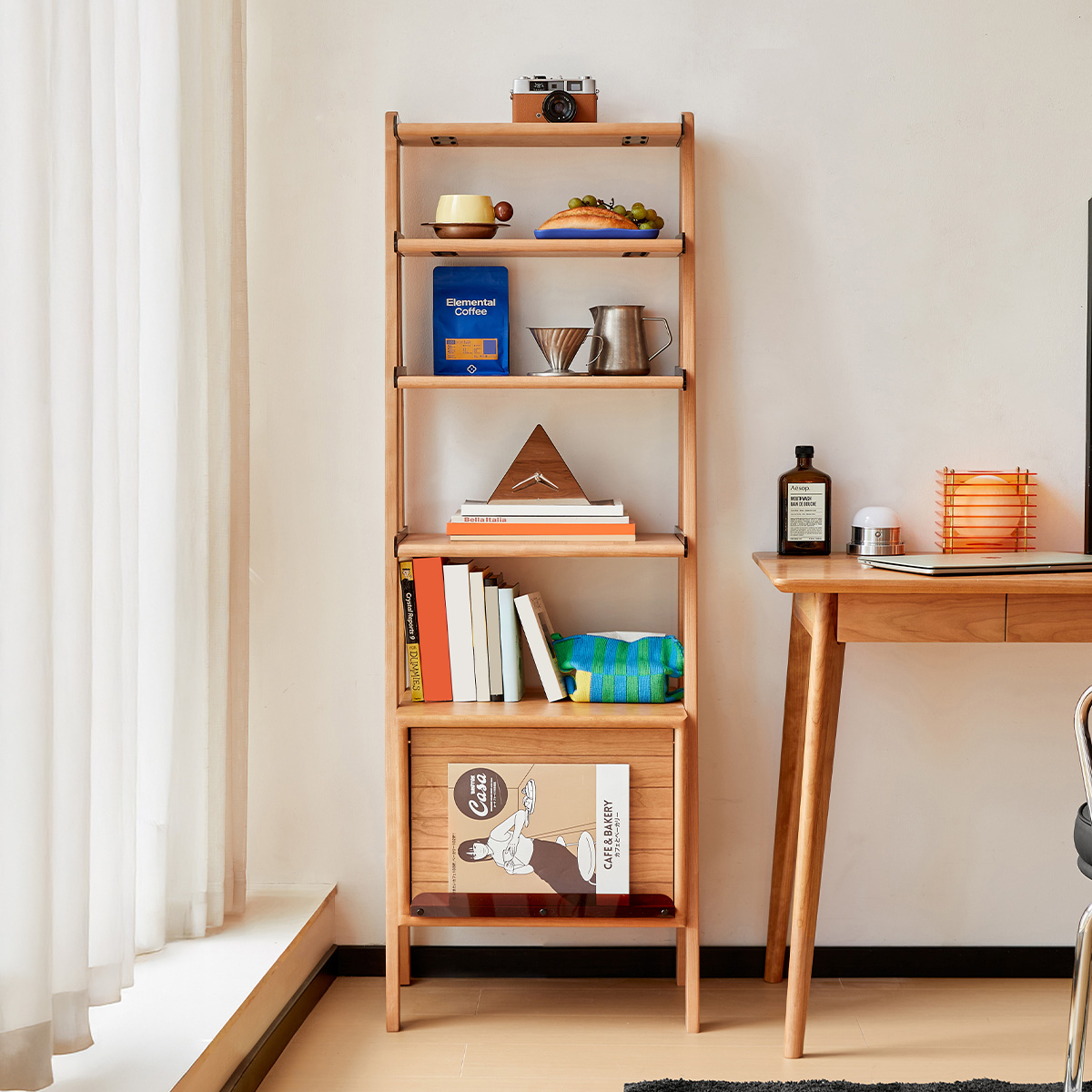 チェリー材 木製オープン収納ラック | 見せる収納で空間に上質なリズム