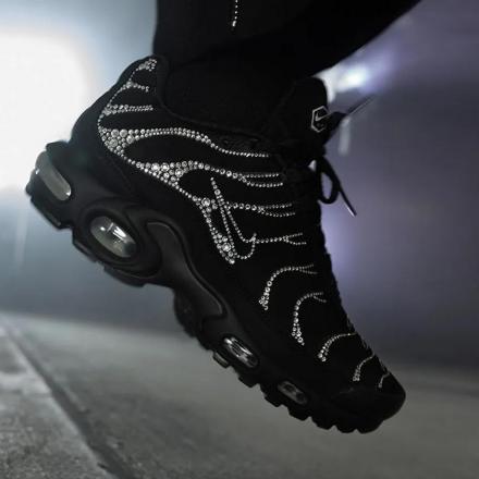 国内12月5日発売予定】 スワロフスキー × ナイキ ウィメンズ エア