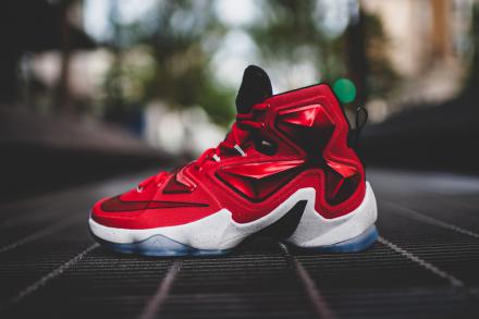 国内10月31日発売予定】 ナイキ レブロン13 ユニバーシティ レッド