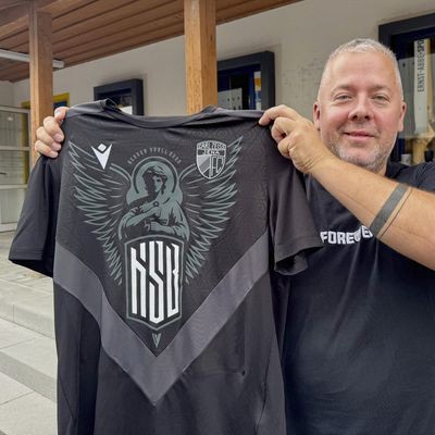 FC Carl Zeiss Jena sendet Trikots mit Heaven Shall Burn auf drei