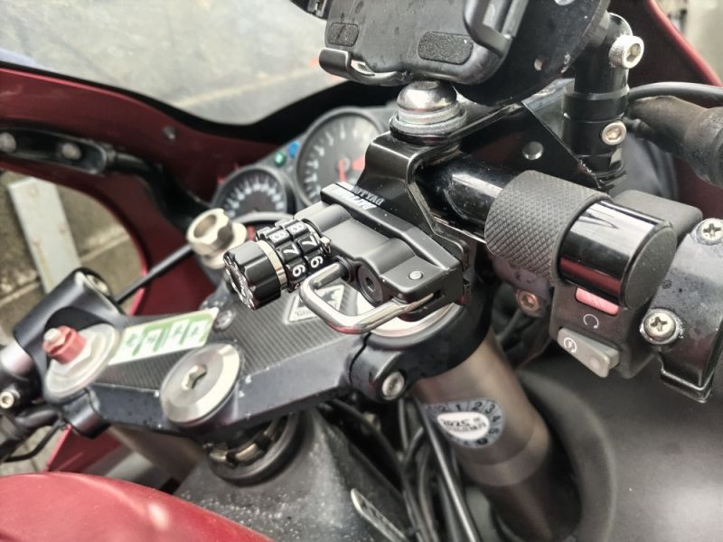 カワサキ ZX-12R ヘルメットロック 口コミ・動画インプレッション (1
