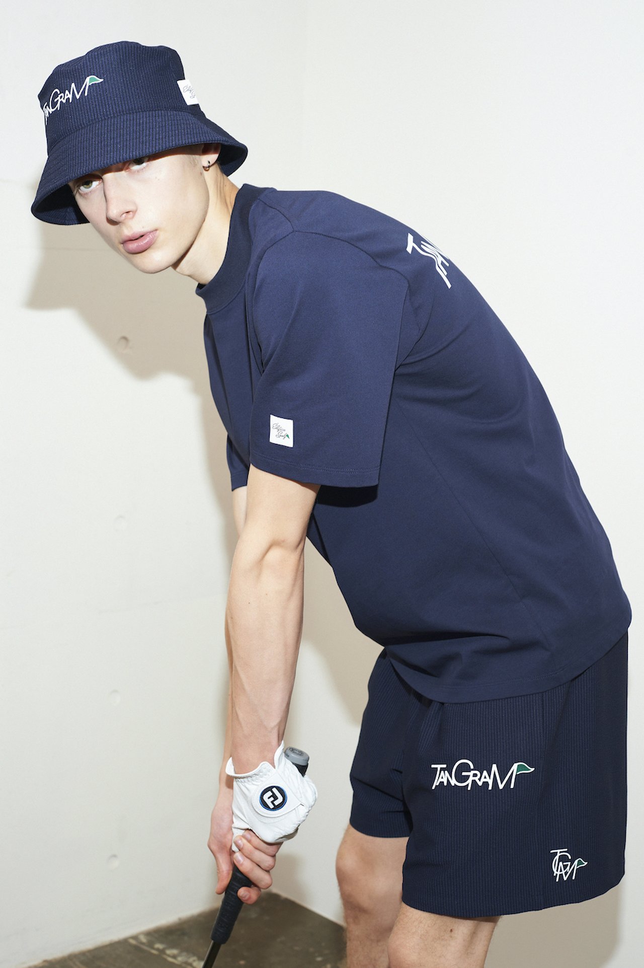 おしゃれな大人のゴルフウェア】白とネイビーを基調にした