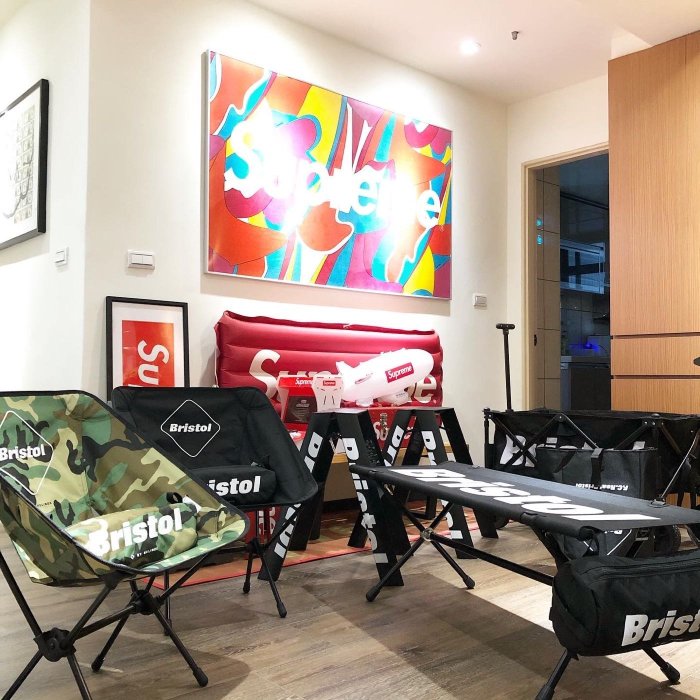 希望商店】FCRB F.C.Real Bristol HELINOX EMBLEM FOLDING CHAIR 露營