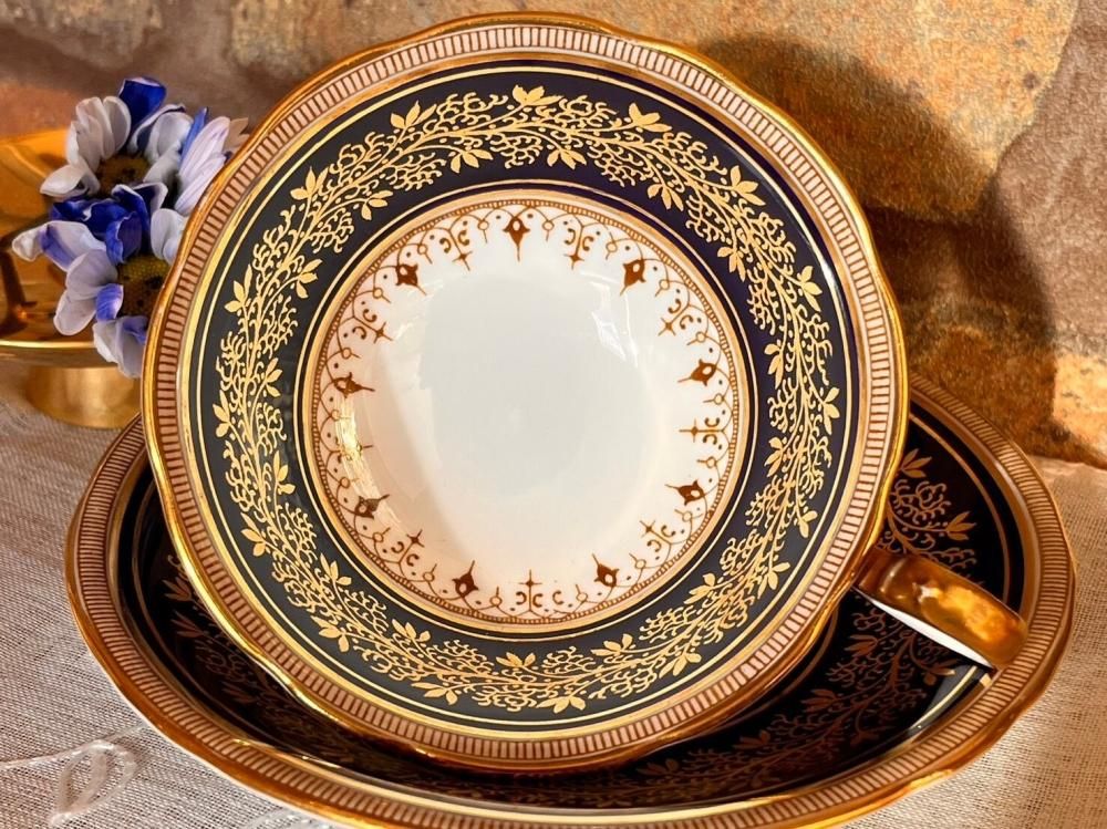 英国製アンティーク 美麗なコバルトブルーのカップ&ソーサー