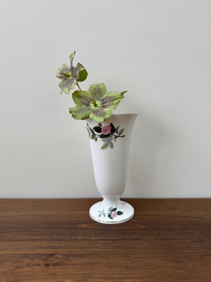 ウェッジウッド「ハサウェイ ローズ」脚付き花瓶