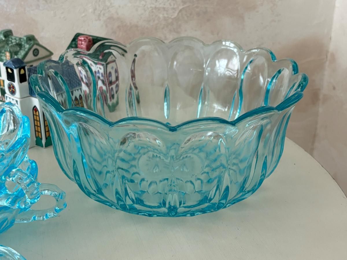 美しきアンカーホッキングのブルーガラスボウルセット