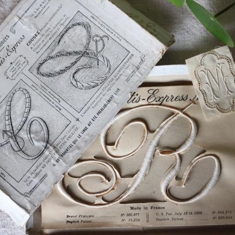 フランス製アンティーク、イニシャル刺繍の素朴な布製品