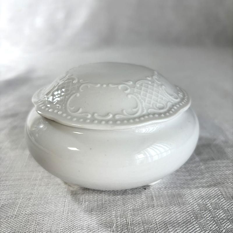 リモージュ製ボンボニエール 白無地の陶器小物入れ