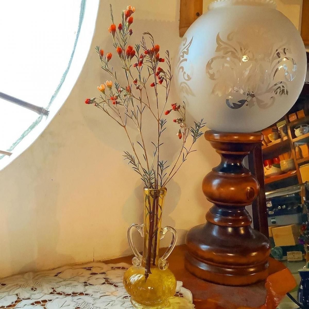 昭和レトロ ガラス花瓶 昭和の美しさ