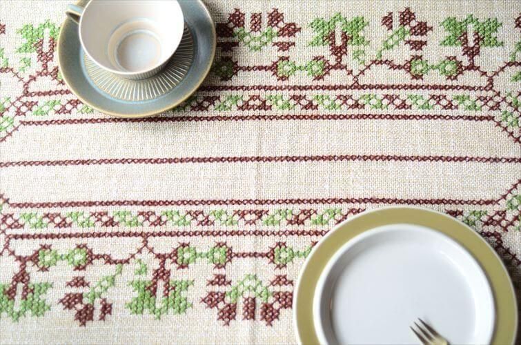 ヴィンテージドイツ製刺繍テーブルクロス豊かな風合い