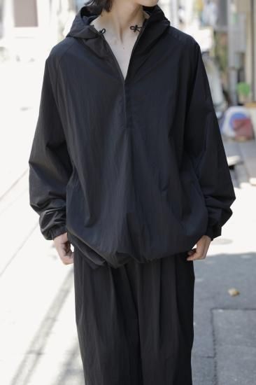 ssstein | シュタイン WINDPROOF NYLON HOODED PULLOVER(BLACK
