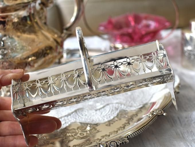 英国ヴィンテージ銀器【シルバープレート】リボンの透かしのビスケット