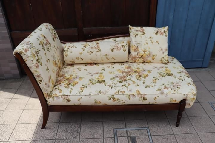 Karimoku(カリモク家具)のCOLONIAL(コロニアル)シリーズ WC7104 カウチ