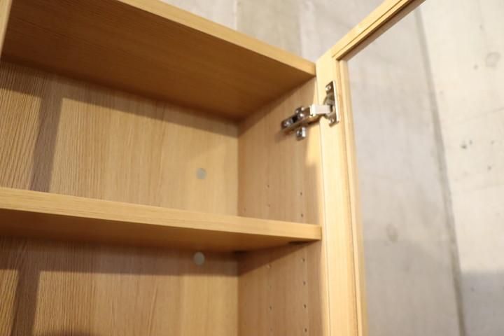 人気の無印良品(MUJI)の木製薄型シェルフ・ハイタイプ・ワイド・扉付