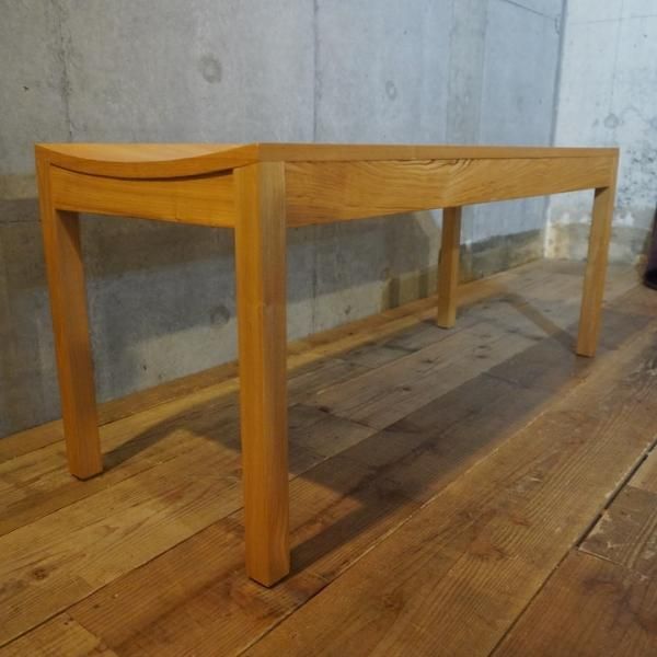 人気のunico(ウニコ)よりHUTTE(ヒュッテ)シリーズのタモ材ダイニング