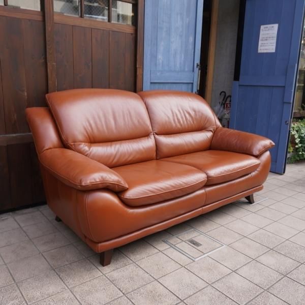 IDC OTSUKA(大塚家具)のオースチン 総革張り2人掛けソファーです！高め