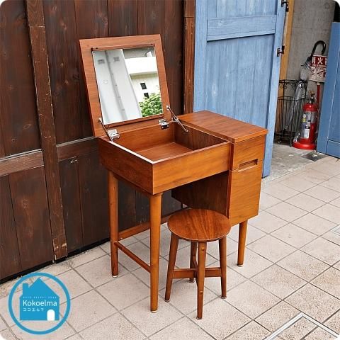 レトロなデザインのemo.(エモ)シリーズのドレッサー&スツール